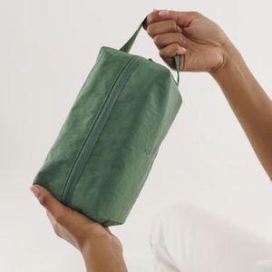 BAGGU TOILETRY BAG